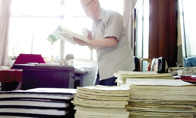 老人写31年日记梦想申请吉尼斯 超过1150万字