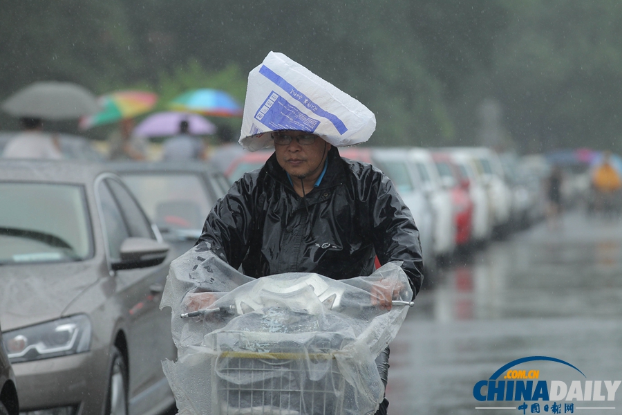 高清图：北京今天持续降雨天气 局地暴雨