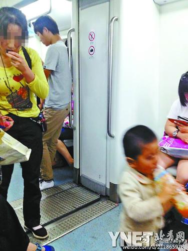 北京：女子被指每日带不同小孩地铁上乞讨（组图）