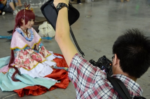 广州暑期首场动漫展人气爆棚 cosplay玩转不停