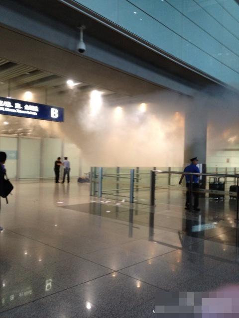 【组图】首都机场T3航站楼发生爆炸