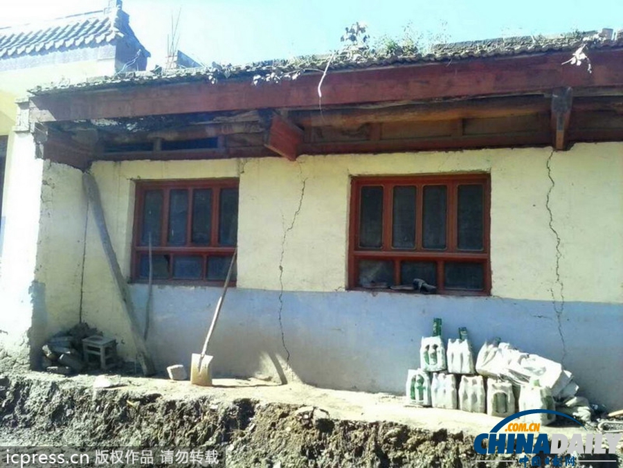 高清组图：岷县地震余震不断致房屋倒塌严重