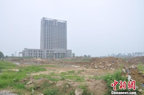 河南新野毁掉耗资千万元公园建五星级酒店