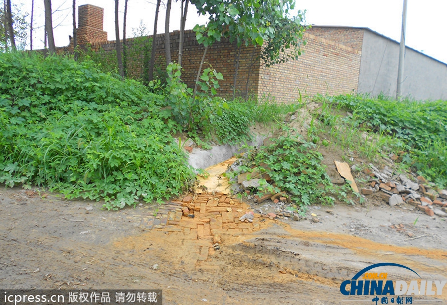 河北：村民举报企业排污 环保副局长拍案“滚出去”