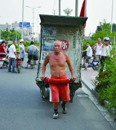 56岁河北汉子推车游历全中国 8年走过1000城(图）