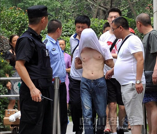 成都成华区枪击事件续：系警方抓捕毒贩 一名警员受伤
