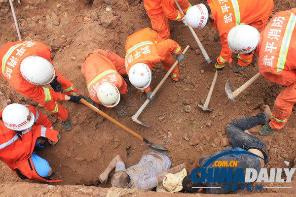 福建龙岩：工地塌陷夫妻被埋 丈夫用身体护住妻子自己遇难