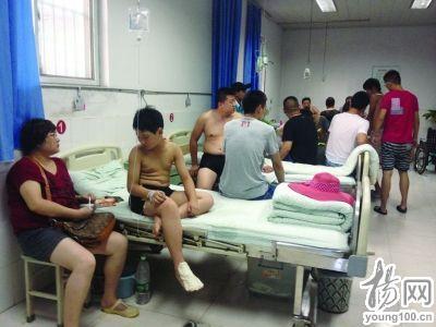 连云港海滩浴场水母蜇伤20名游客 一人伤势严重