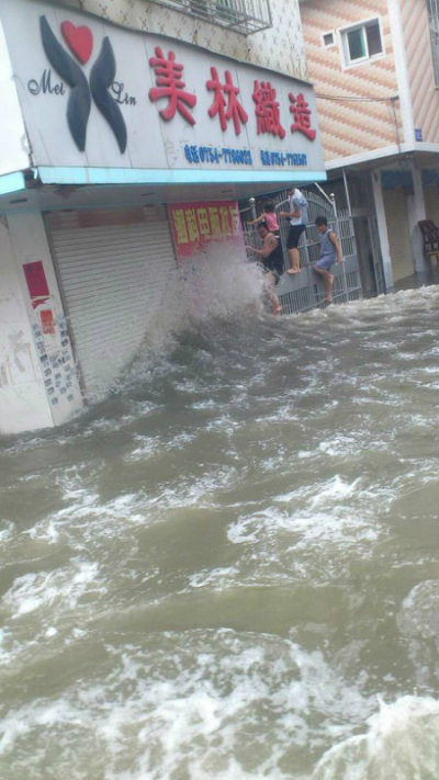 航拍广东洪水重灾区龙窝镇