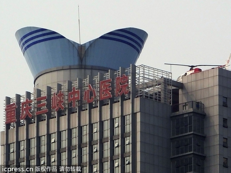 重庆万州某医院楼顶“护士帽”造型避雷针吸眼球