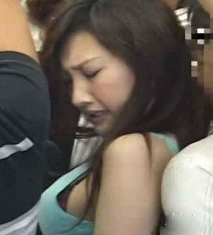男地铁强吻女生被捕 曝光色胆包天的地铁猥琐男 图