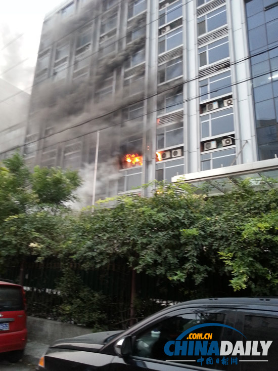 北京惠新西街一处办公楼发生火灾