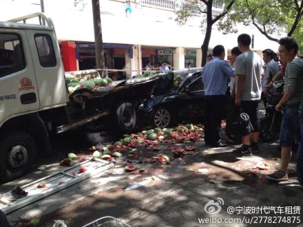宁波一司机当街砍杀被撞男子 系感情纠纷引发