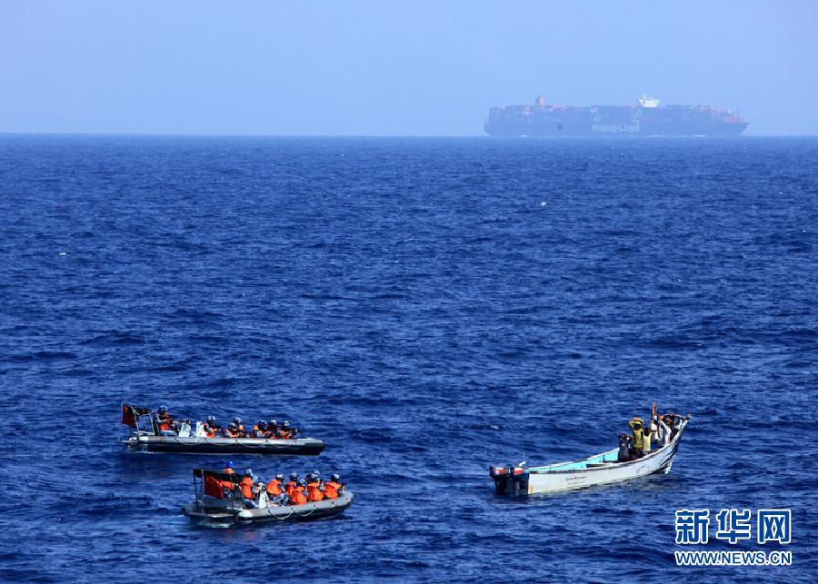 中国海军第十五批护航编队发现并成功驱离2艘可疑小艇