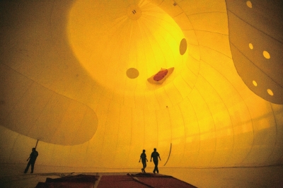 18米高大黄鸭明天园博园迎客 图片记录充气过程