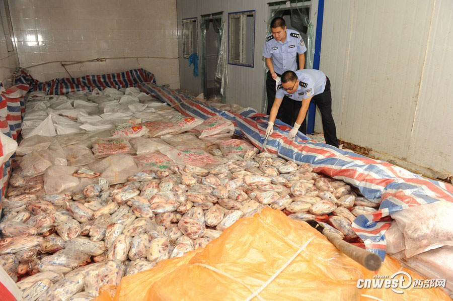 西安警方截获17吨假牛肉 加工窝点现场令人作呕