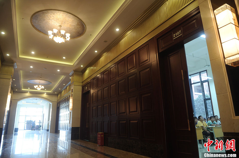重庆大学城现豪华教学楼 装修风格似五星级酒店