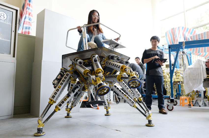 高清：上海交大研发“六爪章鱼”机器人亮相