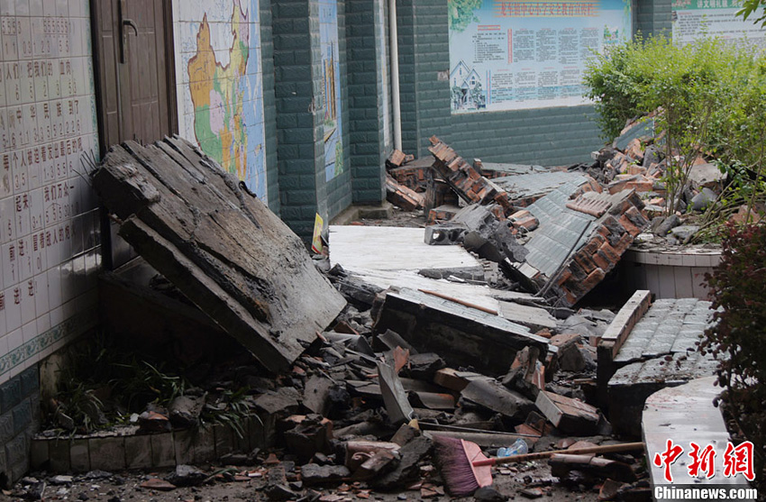 四川泸州一学校围墙倒塌已致3死6伤