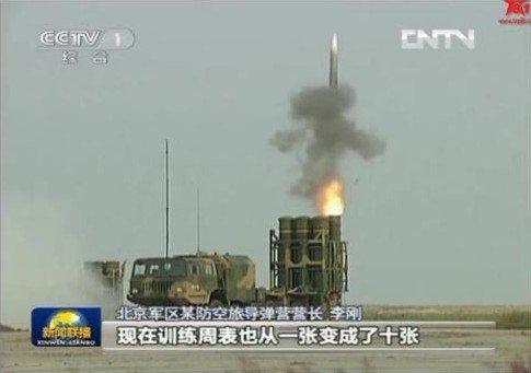 北京军区防空部队模拟攻击隐身机 新导弹13发12中