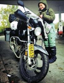 90后女孩驾摩托游欧亚15国 “坐骑”被馆藏(图)