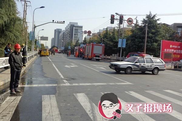 上海浦东煤气管道被挖破 气体喷出10米(图)