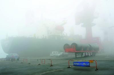 多地遭遇雾霾交通物流受阻严重