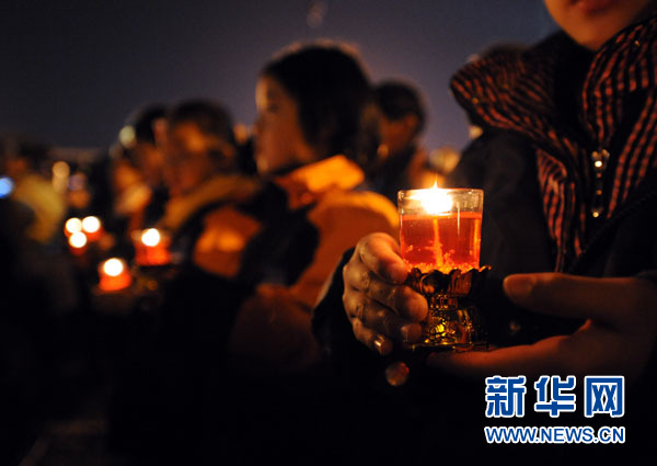 南京举行“和平烛光祭”悼念南京大屠杀遇难同胞