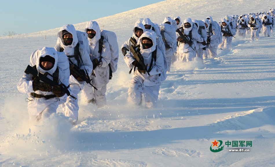 沈阳军区某特战旅-34℃练官兵作战能力