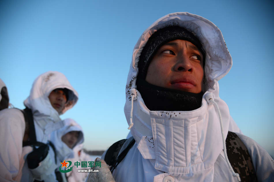 沈阳军区某特战旅-34℃练官兵作战能力