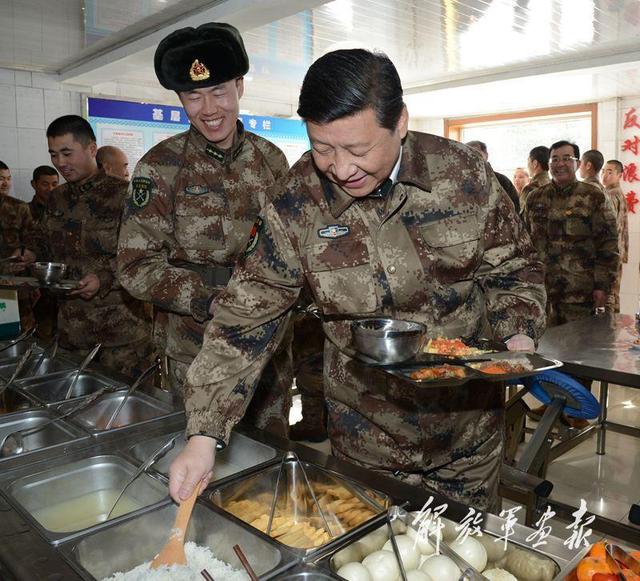 习近平春节前夕与边防战士用餐照公布 吃西红柿炒蛋