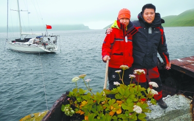 5青年驾帆船航行终抵南极 一对情侣“北极求婚 南极结婚”梦想成真