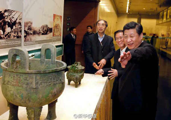总书记参观北京历史文化展览：小心别碰到