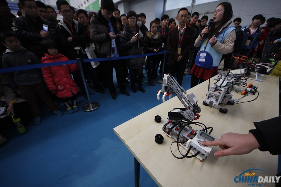 中国高校机器人汇集天津“大比武”
