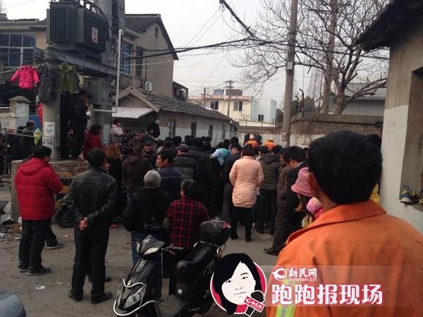 上海一男子带刀劫持7岁女儿 要求父母为其还赌债