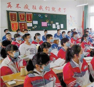 温州一中学周边遍布企业 师生难忍臭气戴口罩上课