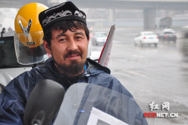 新疆青年骑行中国 红网全程爱心接力