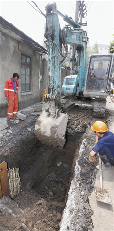 杭州挖出了疑似南宋临安城东城墙的墙砖