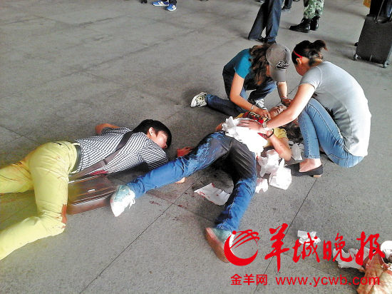 深圳北站广场:妻出差丈夫持刀拦截 捅伤妻子后自残