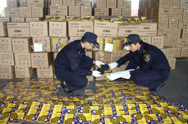 广州海关查获“榄菊”蚊香近19万盒
