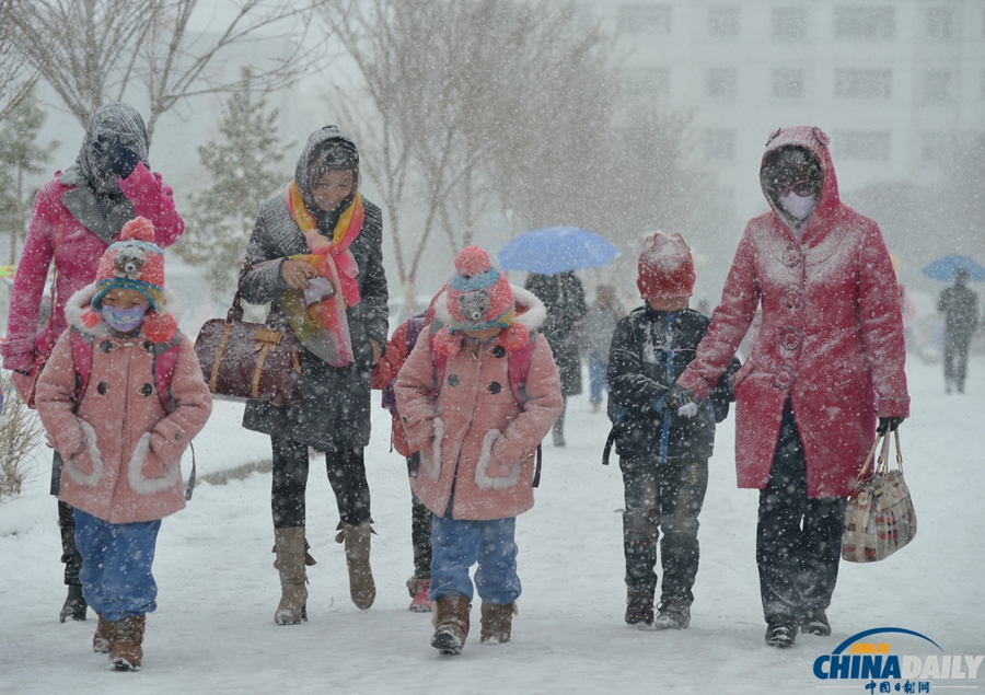 新疆巴里坤遭遇大雪降温天气
