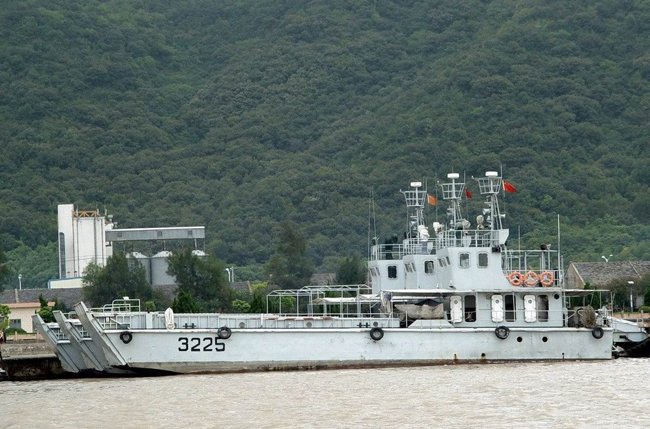 从炮艇到航母 中国海军装备65年华丽变身