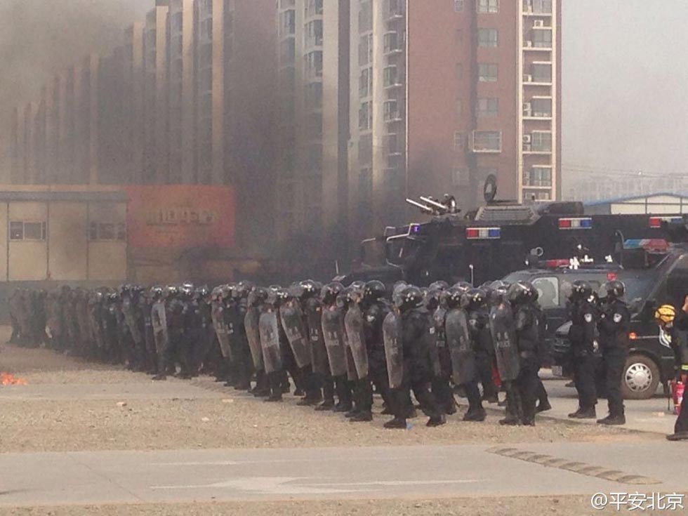 北京警方举行反恐防暴演练