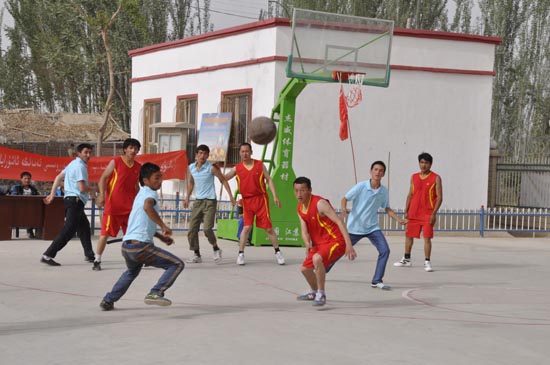 住村工作有创意 用“篮球”联通心灵