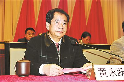 广西一县委书记给官员发百万春节补贴 根据易经掐算数额