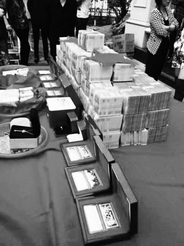 浙江台州土豪娶妻引侧目：288万现钞 金条十几根