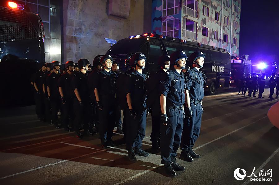 北京市公安局举行反恐防暴演练