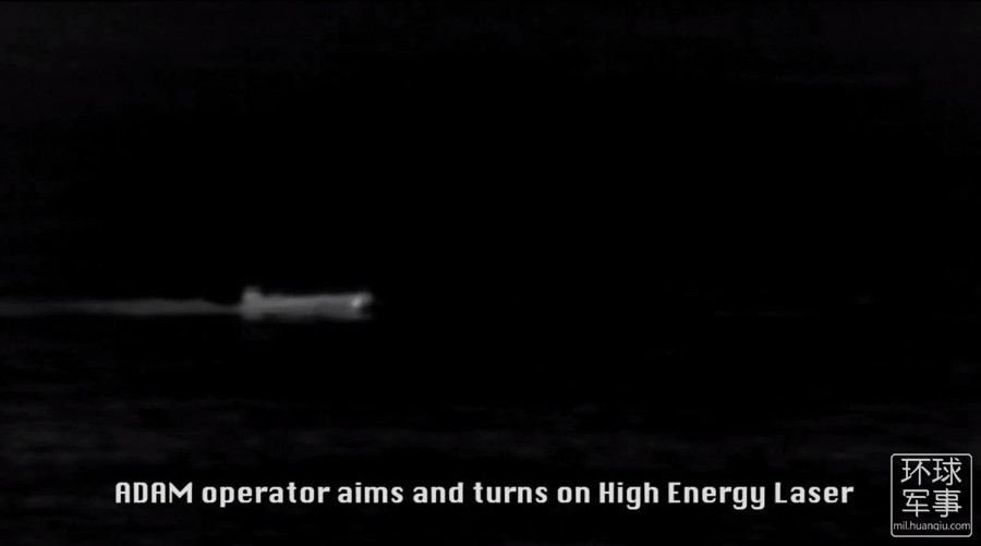 美国舰载激光武器将1.6公里外橡皮艇一侧烧毁