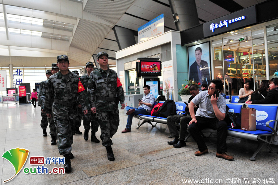 民兵在北京南站巡逻值勤