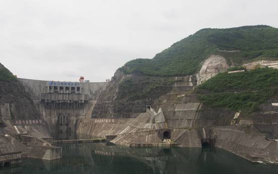 贵州：“翻坝运输”破解水运不足瓶颈